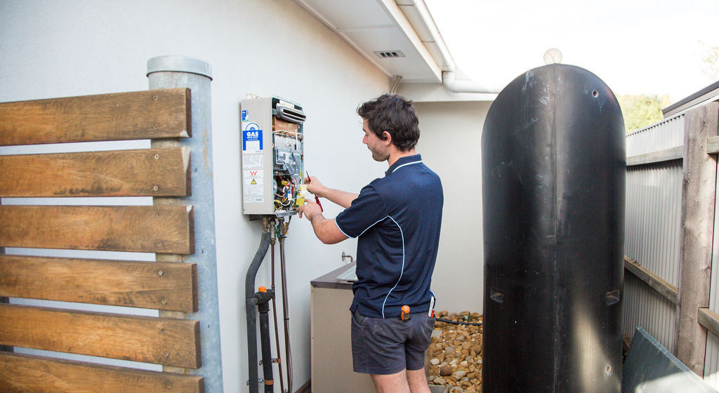 Disconnect – reconnect electrical equipment connected to low voltage (LV) installation wiring